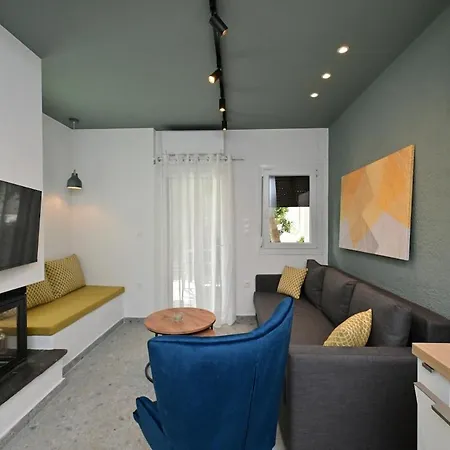 Aslia - Stylish By The Sea In Holiday home Polychrono